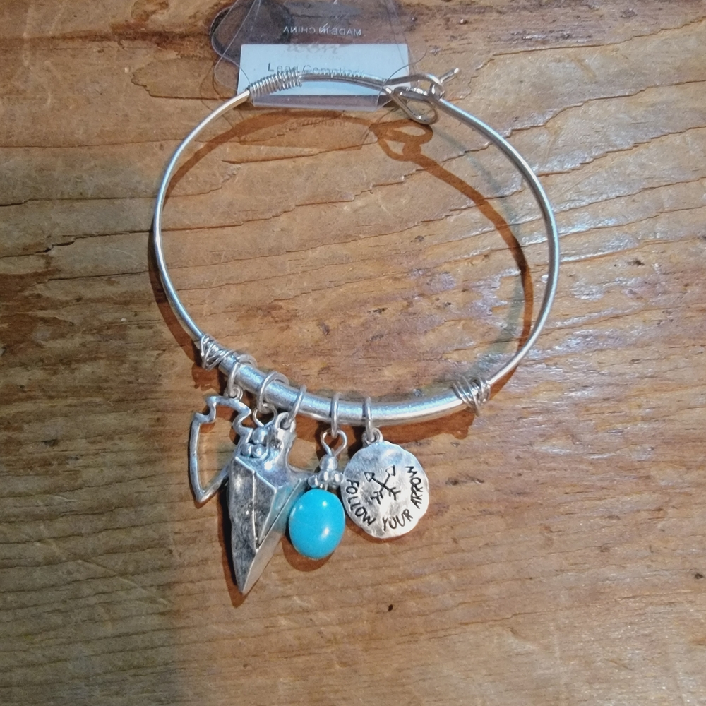 ICON Silver Bangle Wire Bracelet Beaded Turquoise Arrow Charm South Western Boho